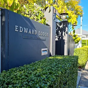 Edward New Fam Bed & Breakfast